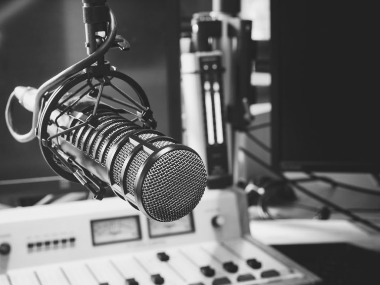 Professional,Microphone,In,Studio,Radio,Station